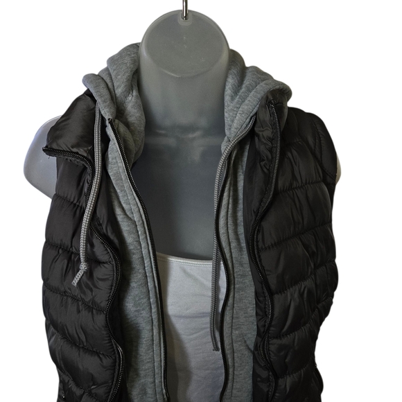 YMI Gray Quilted Vest with Hood - Picture 4 of 10